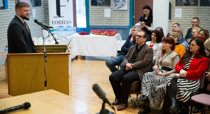 Hogyan oszlik meg a nyomtatott és e-könyvek piaca? – fotók