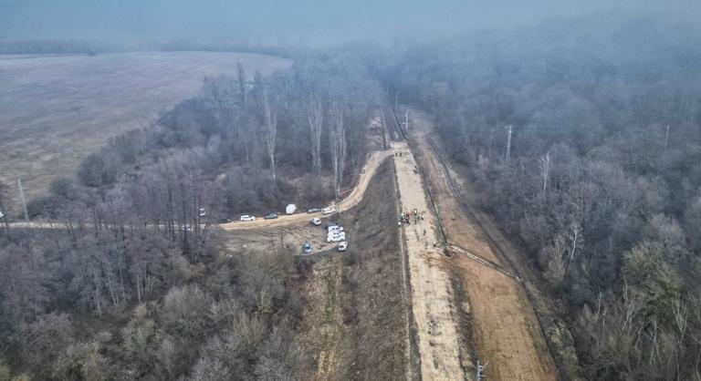 Hegyi Zsolt bejelentette, hivatalosan is elkezdődött a kivitelezés a Veszprém–Ajka vasútszakaszon