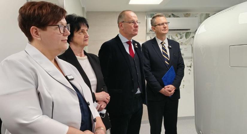 Újabb korszerű diagnosztikai eszközzel gyarapodott az ajkai kórház (galéria)