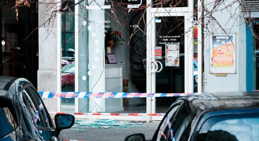 Hatan megsérültek, amikor kézigránátot dobtak be egy grenoble-i szépségszalonba