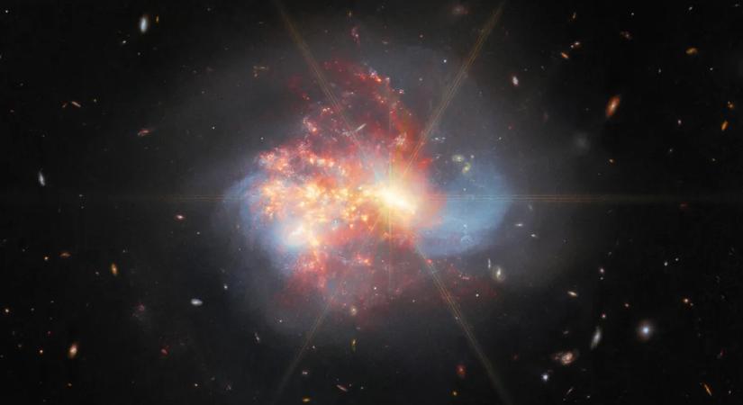 Rendkívüli ötös galaxis-összeolvadást észlelt a James Webb