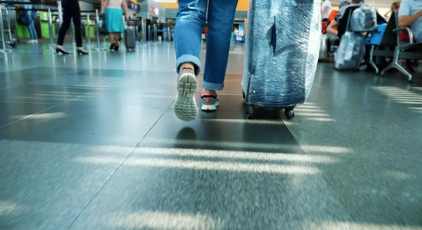 Ezért tűnnek el a fóliázott bőröndök a repterekről