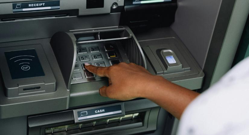 Eltűnhetnek a hagyományos bankautomaták – ez jöhet helyettük
