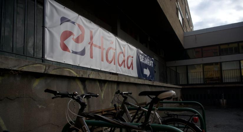 Szinte lehetetlen feljutni – a szegedi Háda üzlet rámpája próbára tesz sokakat