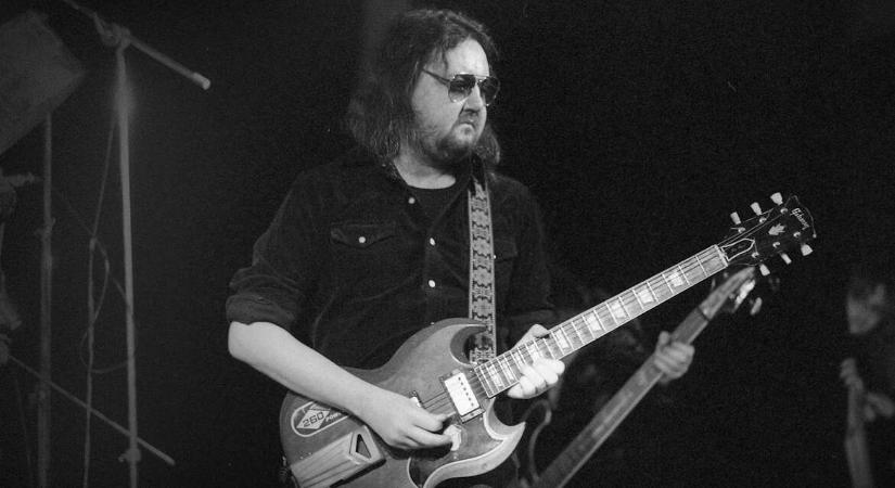 „Itt nyugszol megáldva és leköpve”: Ma lenne 80 éves Radics Béla, a legendás gitárkirály