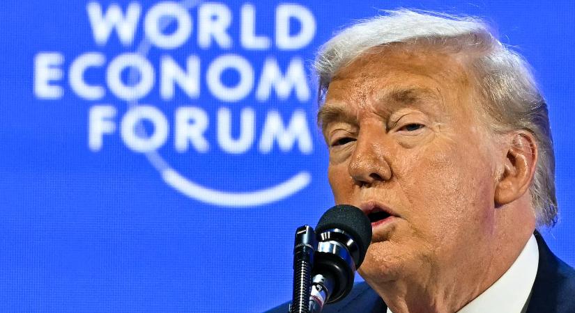 Törölte az Obama-házaspárt emberszabású majomként ábrázoló videóját Donald Trump