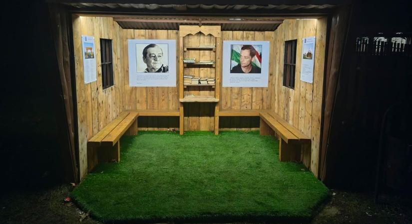 Különleges könyvmegálló Sokorópátkán - fotó