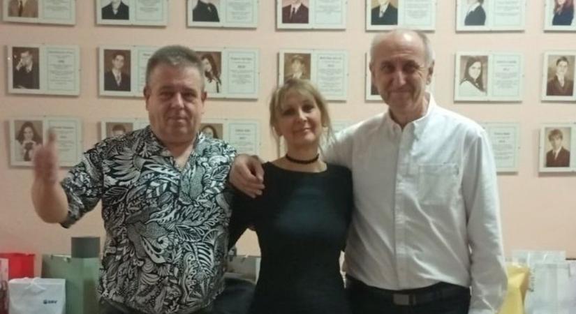 Ez a somogyi banda nem hogy egy, de három énekessel szedi szét a házat buliról, bulira