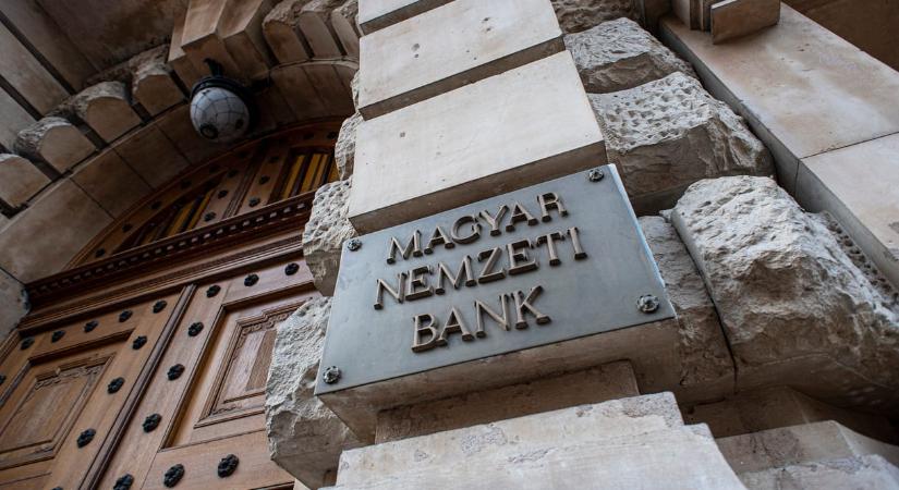 Már majdnem eltelt egy év, de még mindig nem hallgattak ki senkit gyanúsítottként az MNB-ügyben