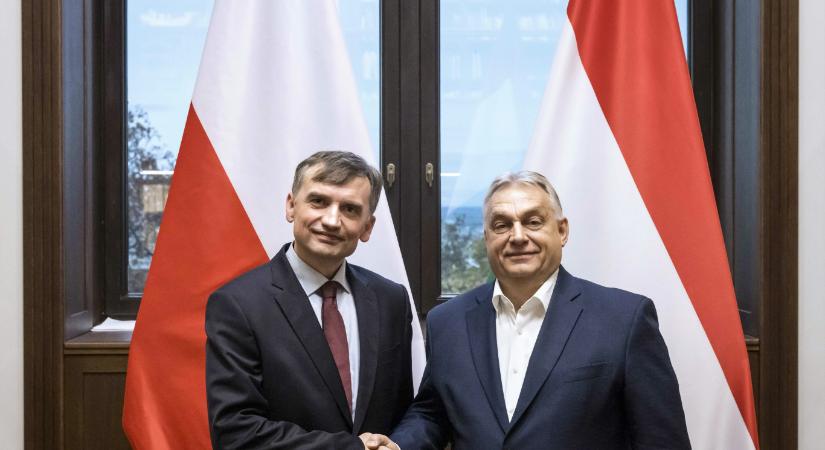 Elfogatóparancsot adtak ki a Magyarországon bujkáló volt lengyel igazságügy-miniszter ellen