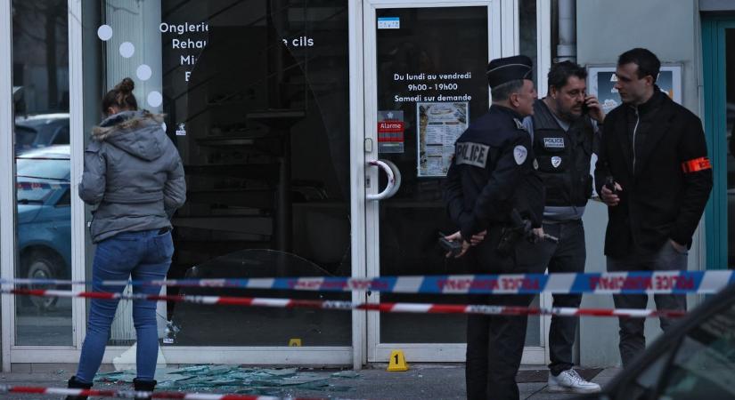 Gránátot dobtak egy grenoble-i szépségszalonba, hatan megsérültek, a támadók elmenekültek (VIDEÓ)