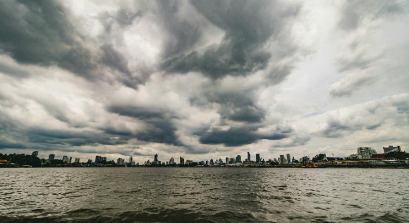 Enyhe, de felhős lesz a hétvége első napja