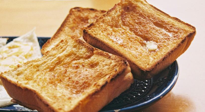 A tökéletes bundáskenyér titka: adjunk egy filléres port a tojáshoz!