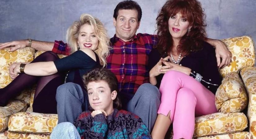 Ma már el sem készülhetne, mégis imádtuk: akkor és most képeken az Egy rém rendes család sztárjai