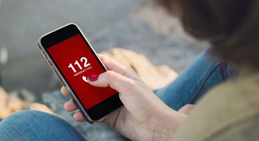 Ajánlatot tett a tűzoltóknak a hívó, a diszpécser hangját hallani kell