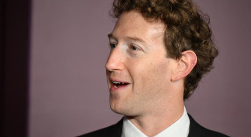 Ettől hat nagyobbnak Mark Zuckerberg nappalija – a milliárdos zseniális trükkje