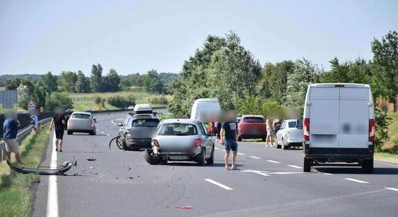 Letarolta a kocsisort a figyelmetlen sofőr