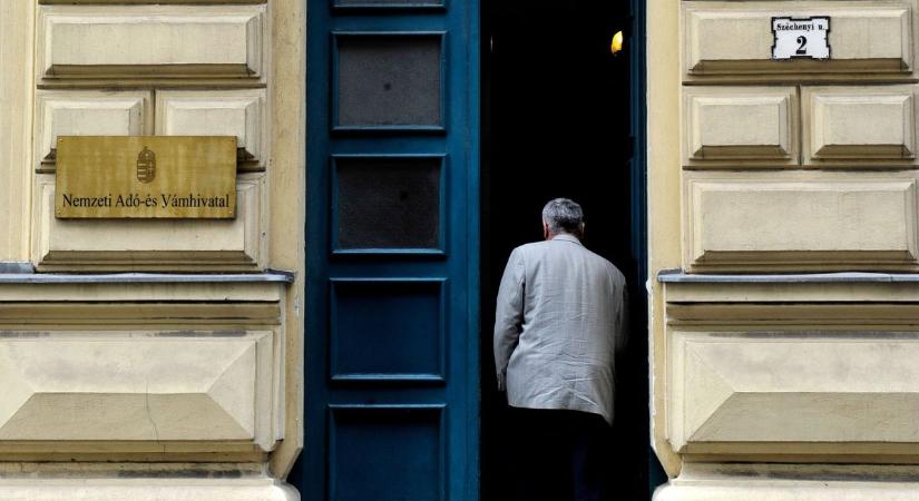 Üzent a NAV: változások a bírságfizetésben