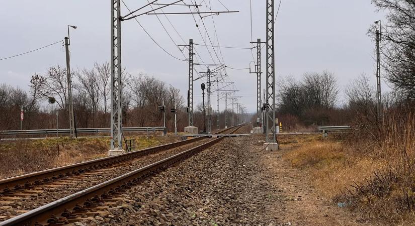 Most érkezett: gázolt a vonat Velencén