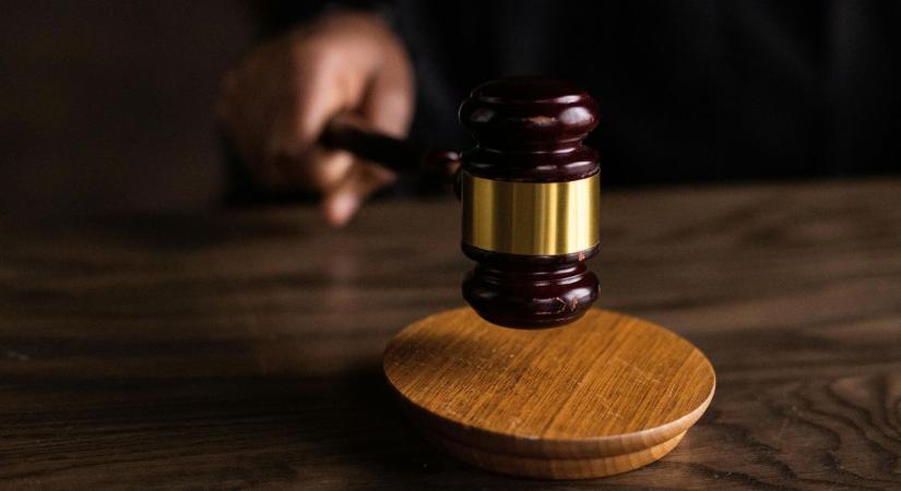 Prostitúció és többmilliós zsarolás: súlyos ítéletet hozott a bíróság egy tatabányai bűnbanda ügyében