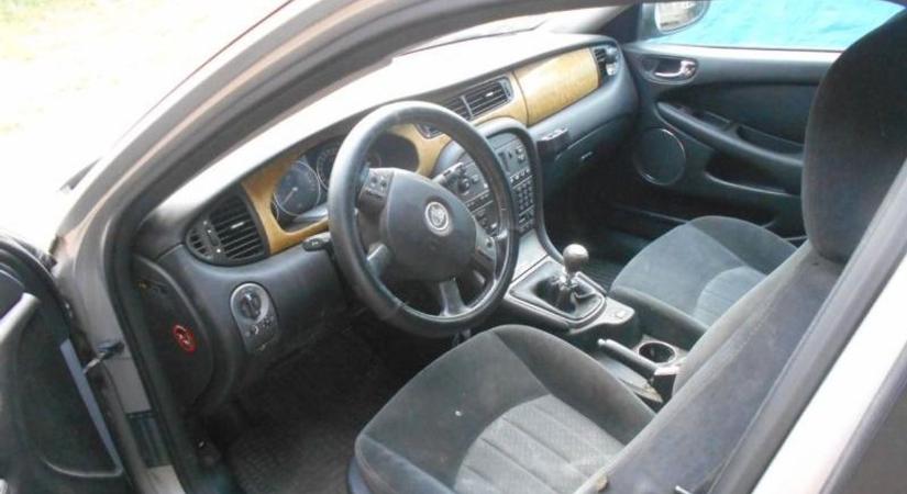 Kalandvágyók figyelem: a brit autógyártás gyöngyszeme vár új gazdára