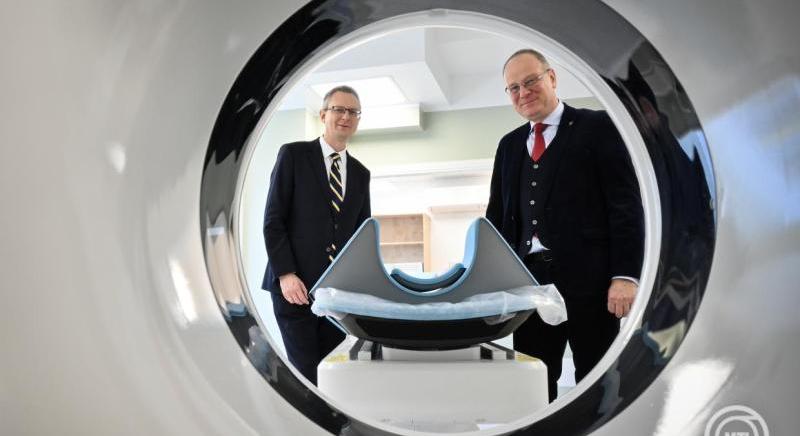 Navracsics: Az ajkai kórház jövője biztos!