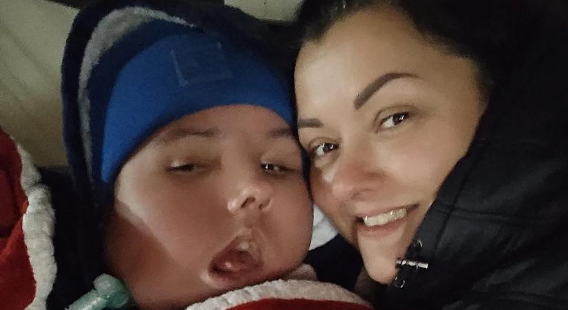 „Tehetetlenek voltunk” – Az SMA-s Zsoltikával orvoshoz rohantak a kétségbeesett szülei