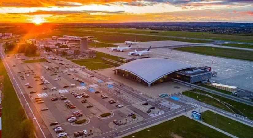 Veszélyhelyzet Lengyelországban: orosz rakétacsapások miatt zárták le a NATO kulcsfontosságú repterét