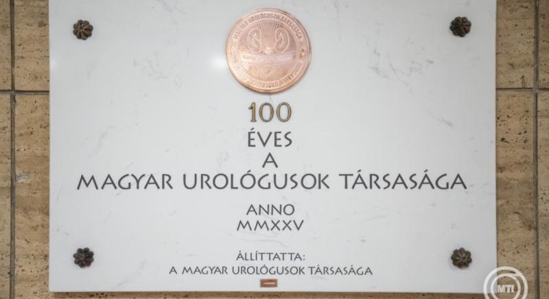 Emléktáblát avattak a Magyar Urológusok Társasága fennállásának 100. évfordulója alkalmából