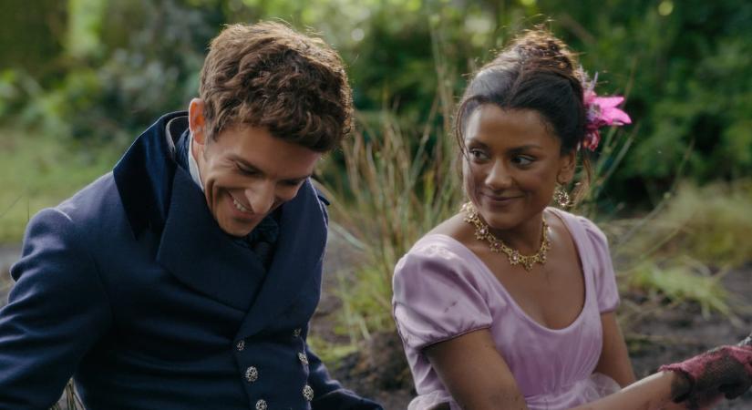 Nézz be a Bridgerton család kulisszái mögé: Jonathan Bailey vicces titkokat mesélt az intim jelenetekről