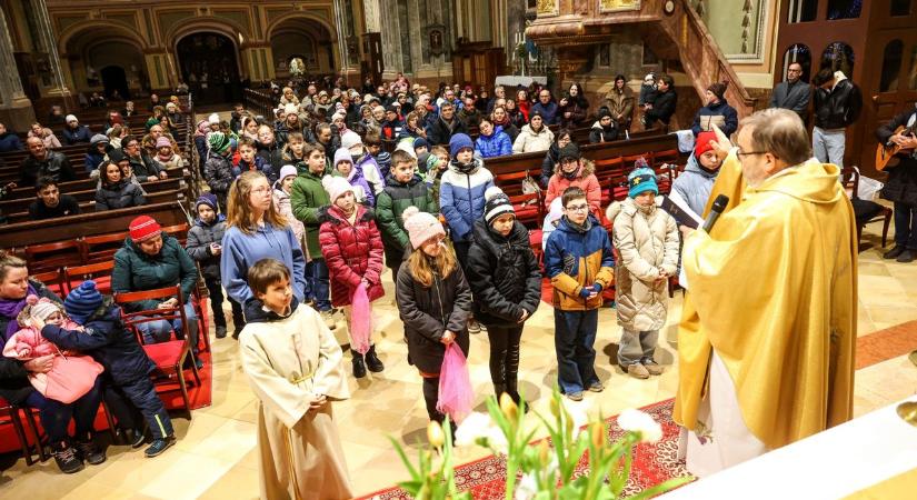 Gyertyaszentelő Boldogasszony ünnepet tartottak Szekszárdon (képgaléria)