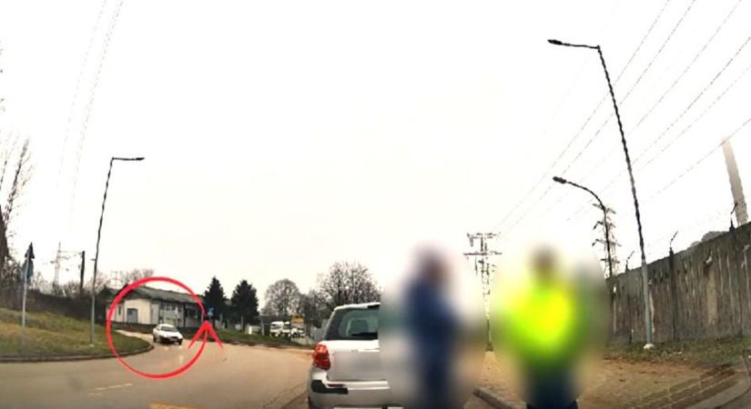 Kis híján elgázolták az igazoltató rendőrt, a kerítés fogta meg az autót
