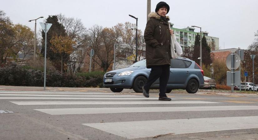 Halálos hiba, amit nap mint nap elkövetnek a pécsi gyalogosok