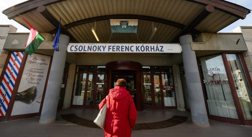 Belső vizsgálatot indított a veszprémi kórház a Kutya Párt állkapocstöréssel hazaküldött aktivistájának ügyében