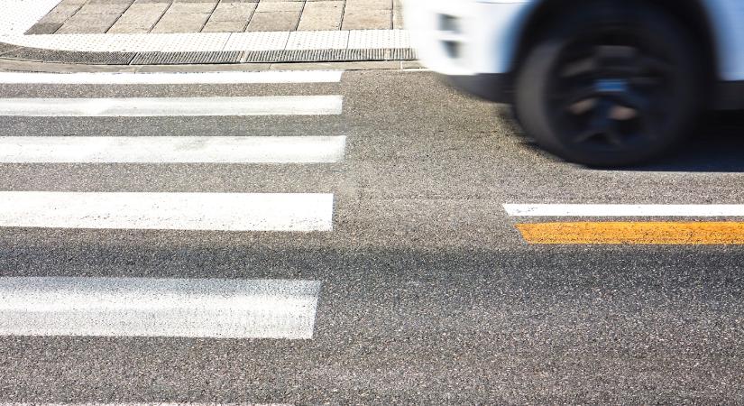 Győri akció: A járdán üldözte járművel a haragosát