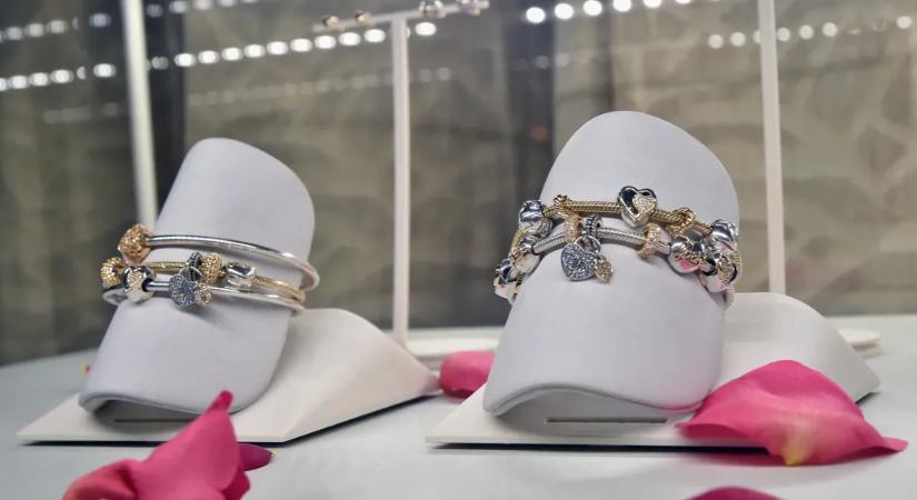 Mindenki kedvenc ballagási ajándéka mostantól ezüst helyett platinából lesz