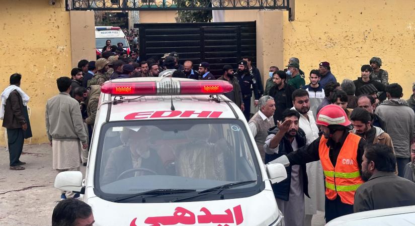 Öngyilkos merénylő robbantotta fel magát egy pakisztáni mecsetben