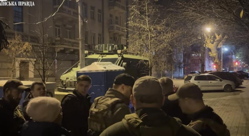 Egyre csak mélyül a kijevi korrupciós válság, a hatalom a sajátjait védi