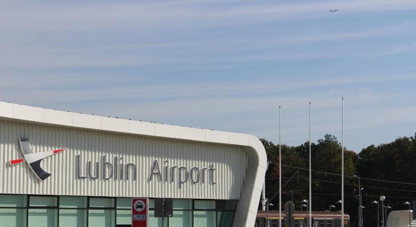 Ukrajnában végrehajtott orosz légitámadás miatt átmenetileg felfüggesztették két lengyel repülőtér működését