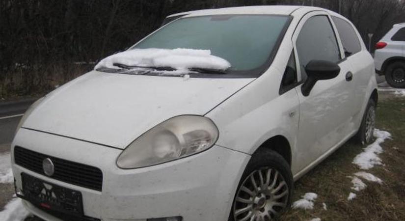 Nem hiszi el mennyibe kerül ez a Fiat punto és tűzpiros BMW