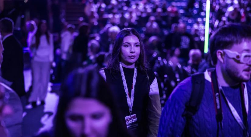 Gyülekezik a tömeg - Megjöttek az első képek a szombathelyi Háborúellenes Gyűlésről