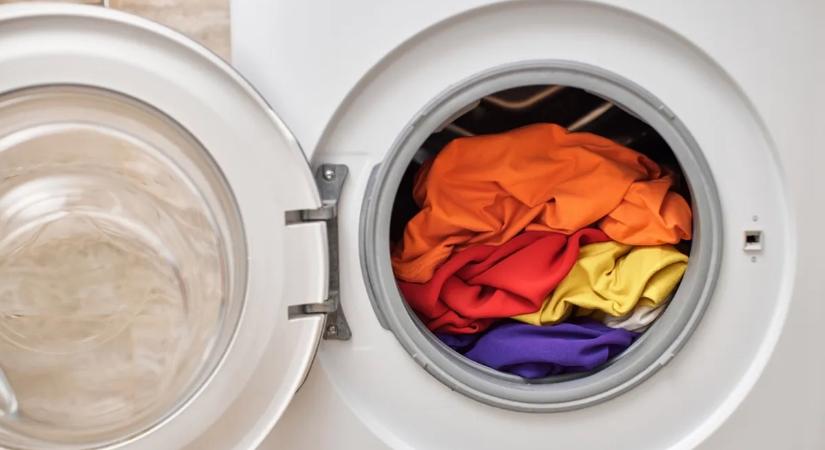 Ezt sokan elrontják: ezeket a ruhatípusokat soha nem szabad együtt mosni!