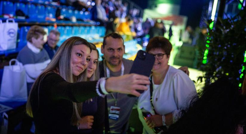 Hatalmas a tömeg - Itt vannak az első képek a szombathelyi Háborúellenes Gyűlésről