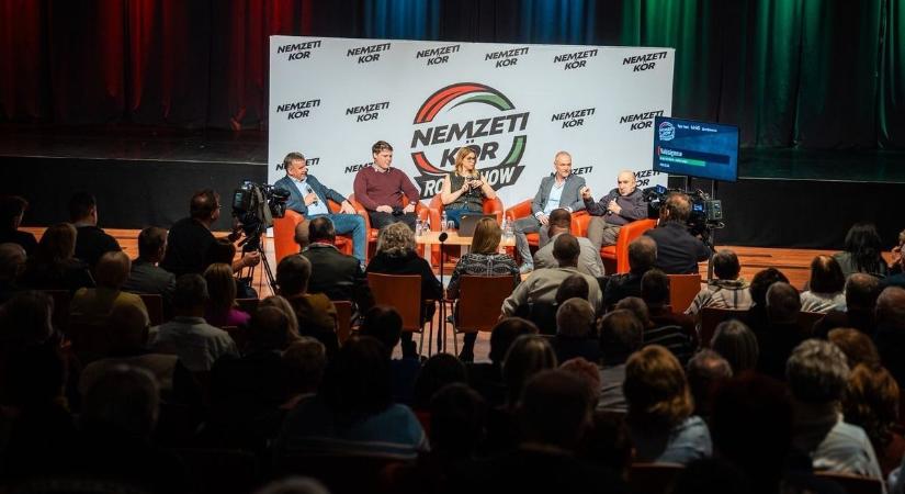 Hit, szuverenitás, nemzeti érdek – telt házas Nemzeti Kör Roadshow Szekszárdon