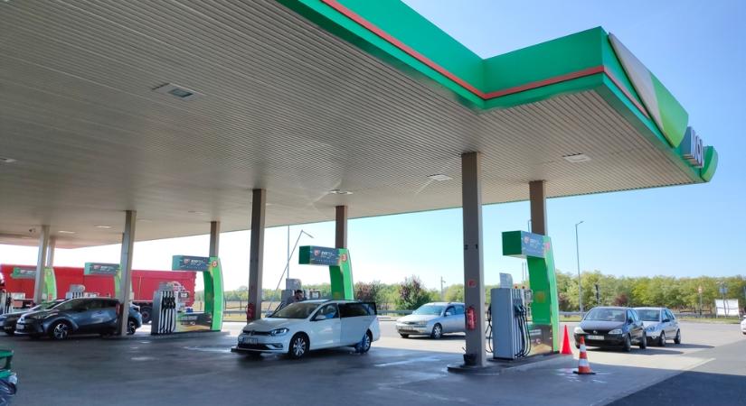 Olcsóbban tankolhatunk, mint a szomszédos országokban élők