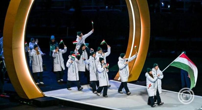 Marah Carey-vel mulatott a pilismaróti lány: fotókon és videón a téli olimpia első nagy pillanatai