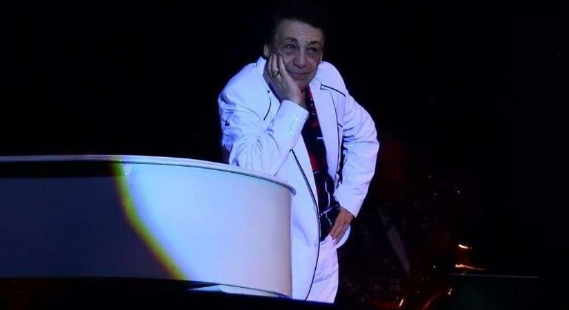 Tolna vármegye gyászolja a rock and roll királyát: találgatások Fenyő Miklós halálának okáról