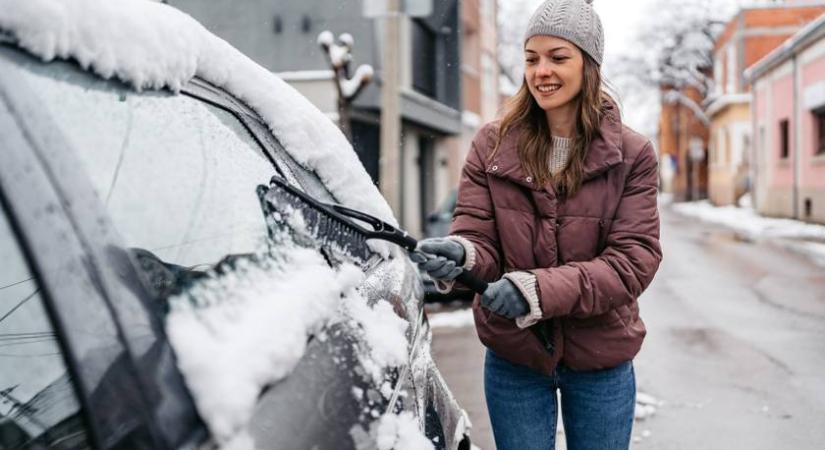Így készítsd fel a kültéren parkoló autódat a hideg időre: nem érhet meglepetés, ha ezeket megcsinálod