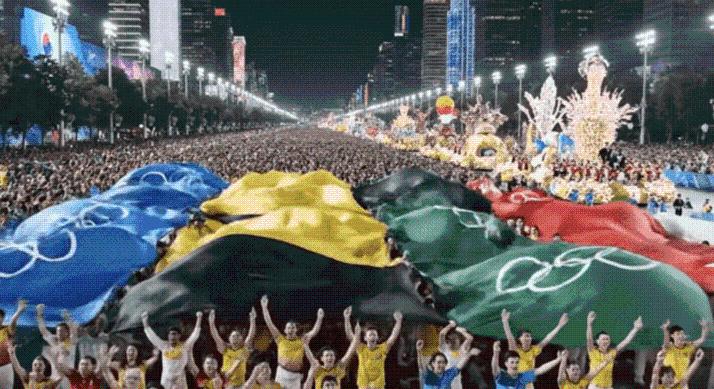 Mariah Carey, Bocelli és Charlize Theron – Látványos megnyitóval rajtolt a 2026-os téli olimpia