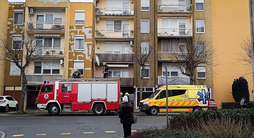 Tűzoltók és mentők érkeztek egy körmendi lakáshoz